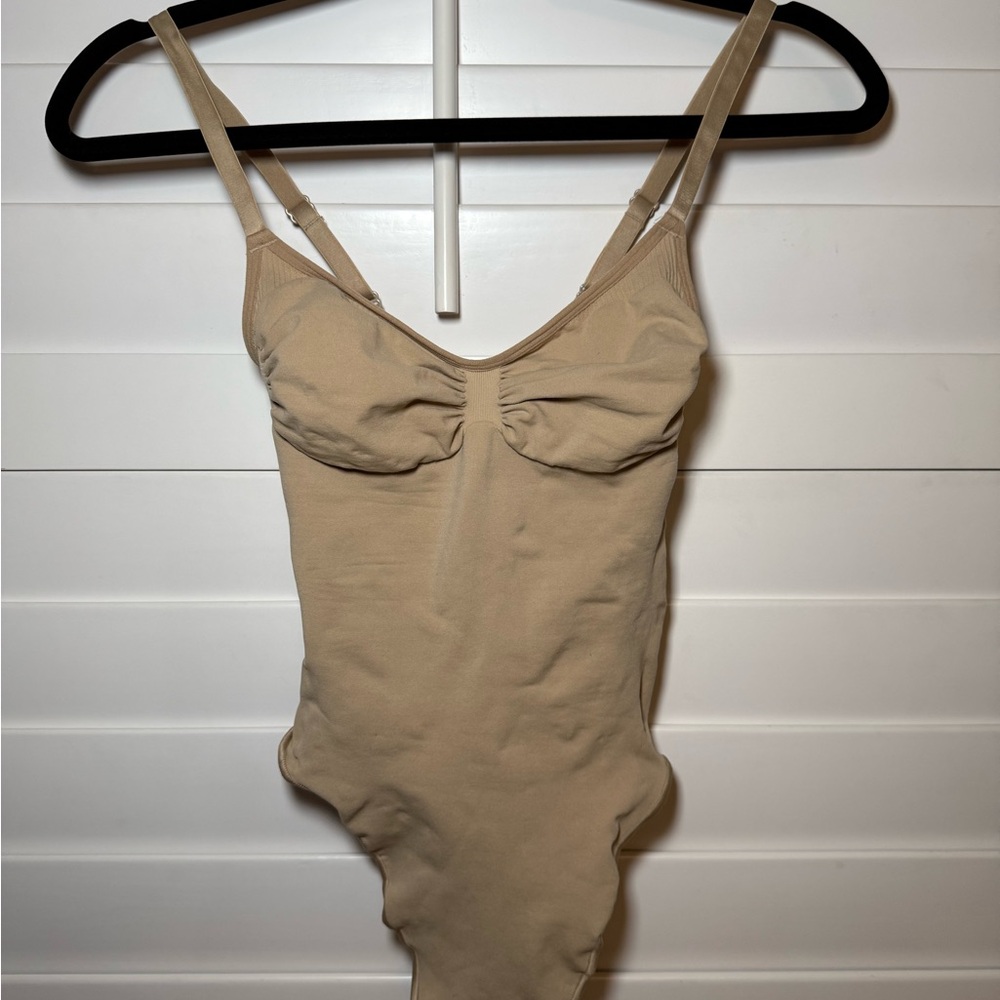 SKIMS Seamless Sculpt Thong Bodysuit - Picture 2 of 4